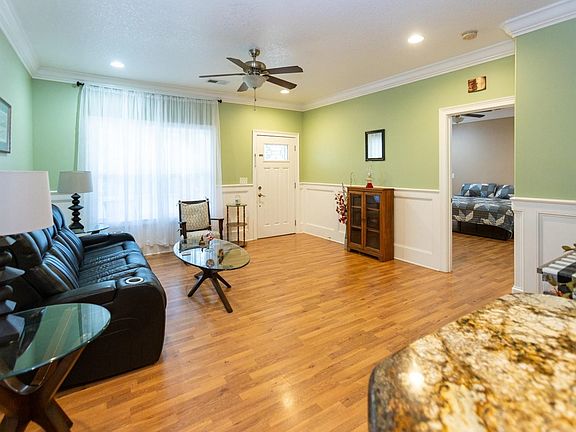 4th image of 2750 Ole King St.