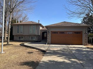 39616 Chaffer St, Clinton Township, MI 48038