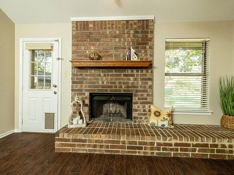 2403 Bayberry Ln — Photo 17
