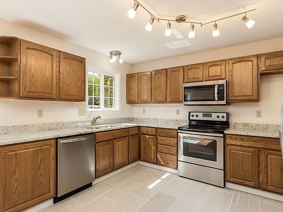 3rd image of 3211 Bowdoin Cir