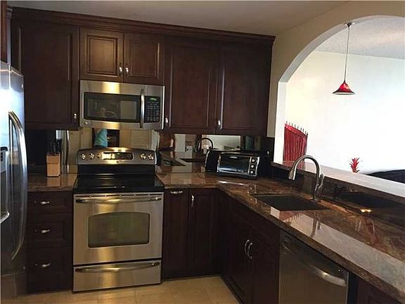 3rd image of 1450 Brickell Bay Dr APT 2002