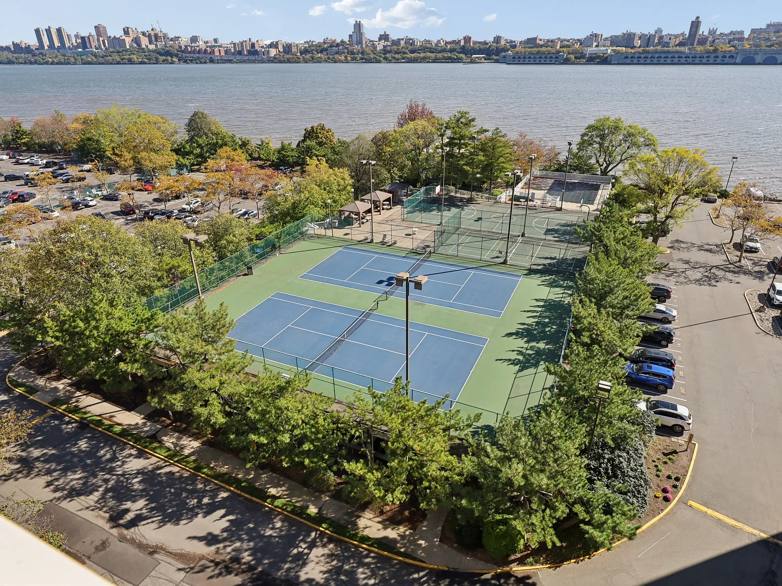 3 bed, 2.5 bath, $5,100 — Photo 2
