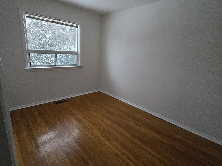 65 Moore St #MAIN — Photo 3