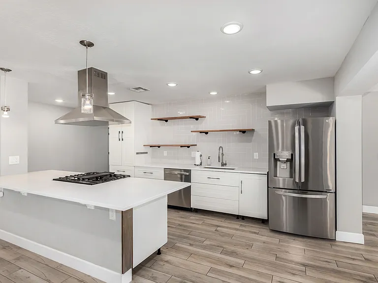 429 W Flower St — Photo 13