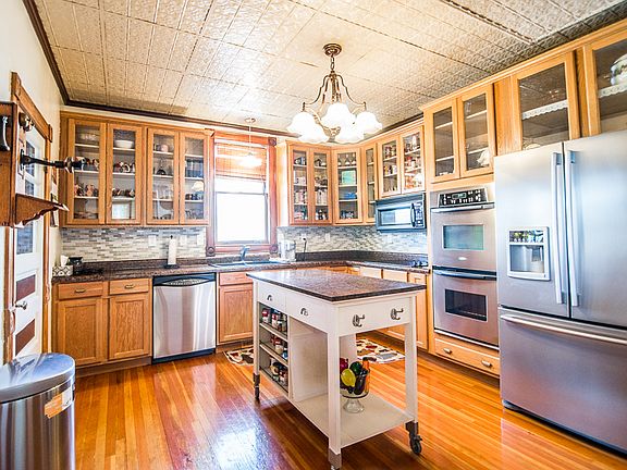 4th image of 212 N Walnut St