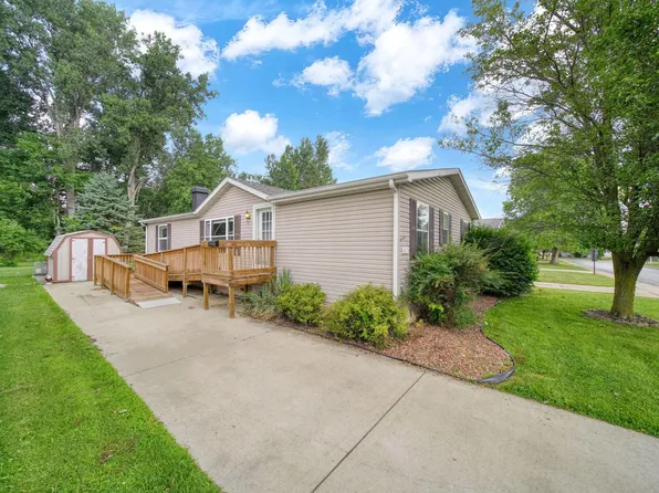 817 Savannah River Dr, Adrian, MI 49221