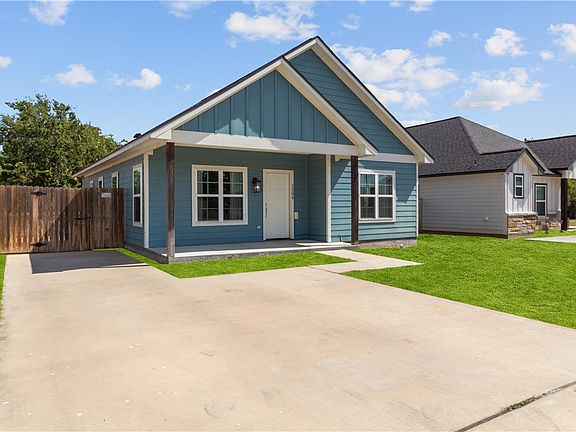 3rd image of 1204 Military Dr