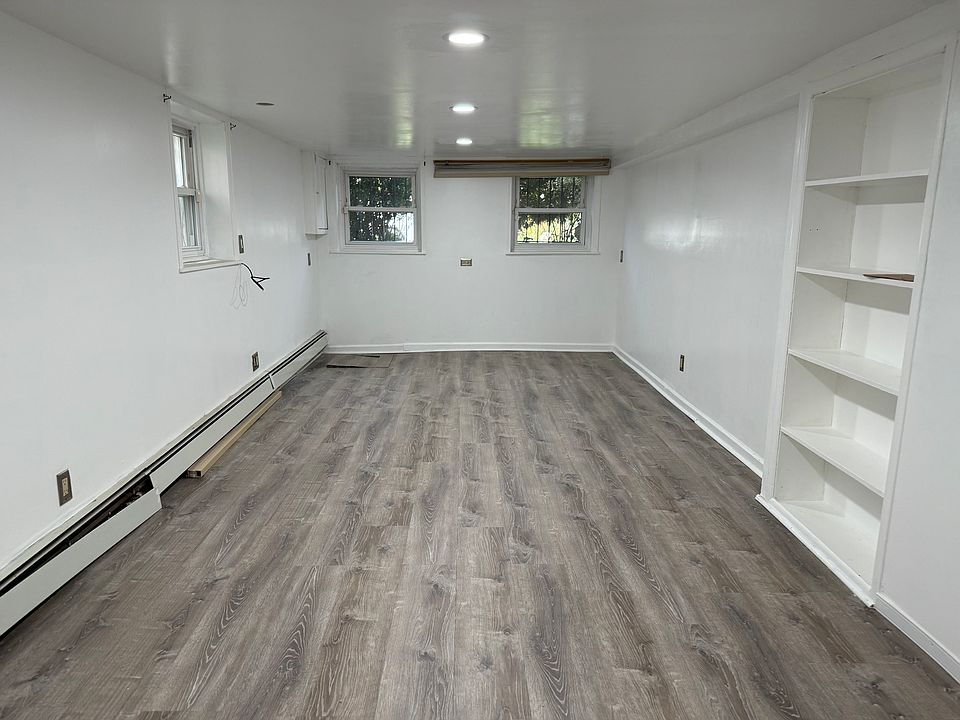 2nd image of 13528 228th St