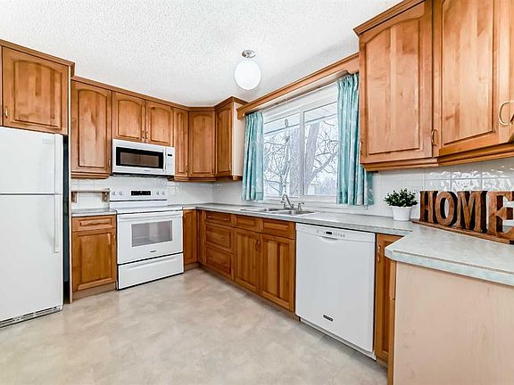 4th image of 752 W Cedarille Way SW