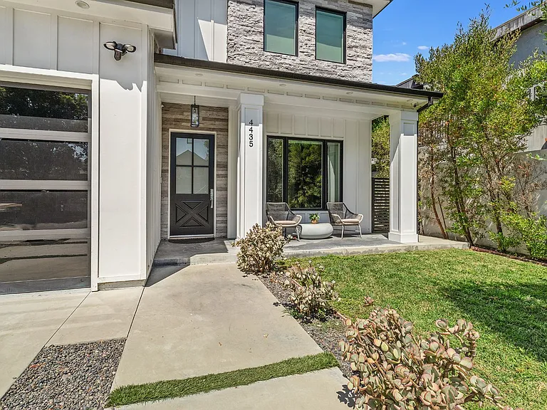 4435 Stansbury Ave — Photo 2