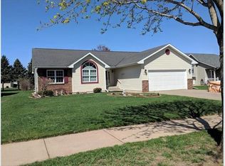 3402 Briarcrest Dr, Eau Claire, WI 54701