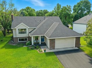 31 Fox Hollow Dr, Chanhassen, MN 55317