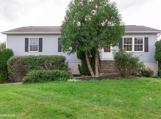 13 Leewood Dr, Middletown, NY 10941