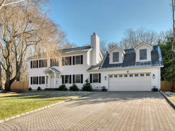 32 Carlisle Ln, Sag Harbor, NY 11963