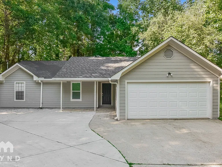 151 Adrian Dr — Photo 1