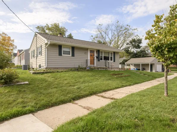 1219 National AVENUE, Waukesha, WI 53186