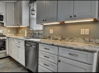 2911 Breezy Ter, Alexandria, VA 22303