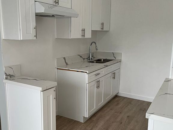 2nd image of 850 Victor Ave #1