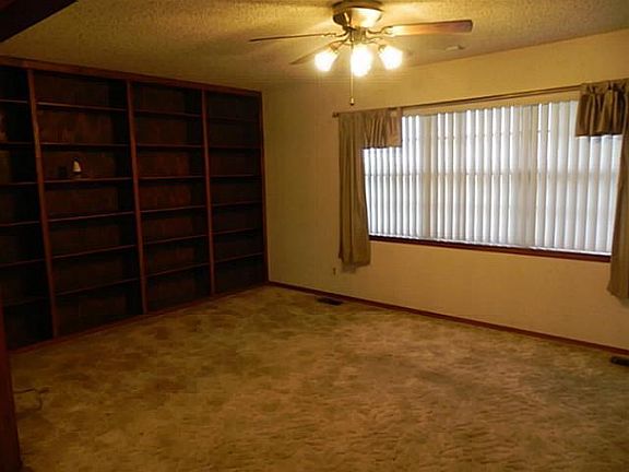 2nd image of 2822 W Oklahoma Ave
