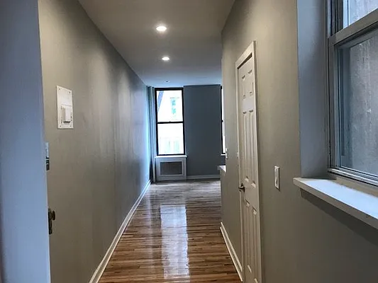 Rented by Salon Realty Corp | media 12