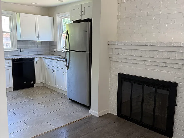 11 Willow Ave — Photo 7