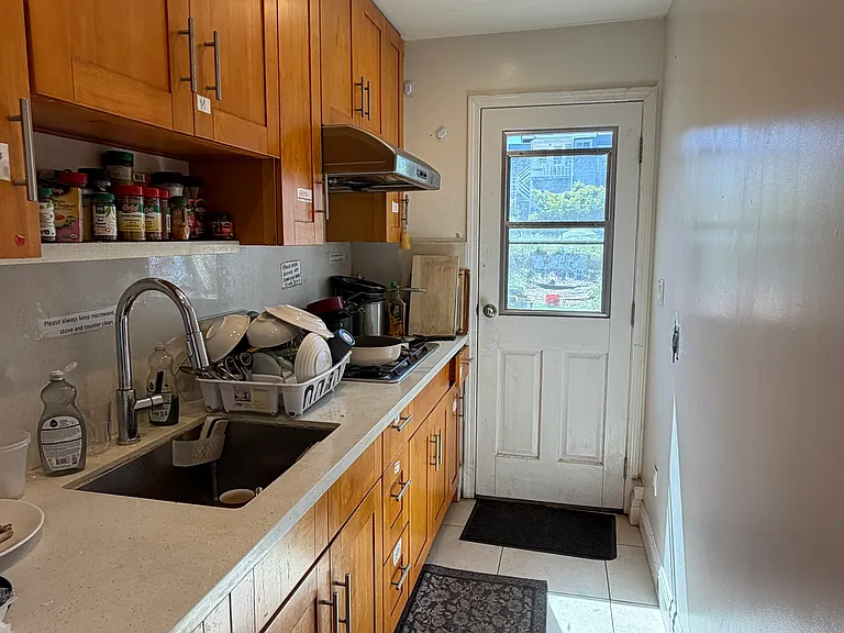 1151 Plymouth Ave — Photo 4