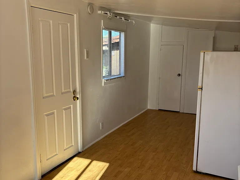 2041 Bacon St — Photo 6