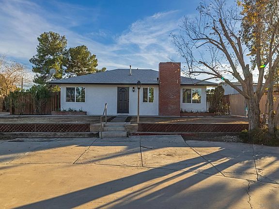 3rd image of 16215 Cabrillo Dr