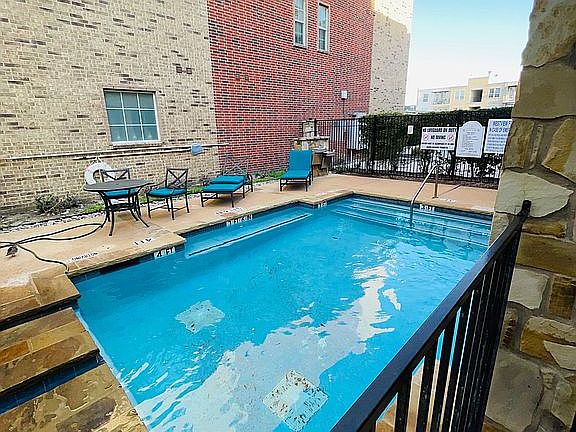 2nd image of 950 Henderson St #1116