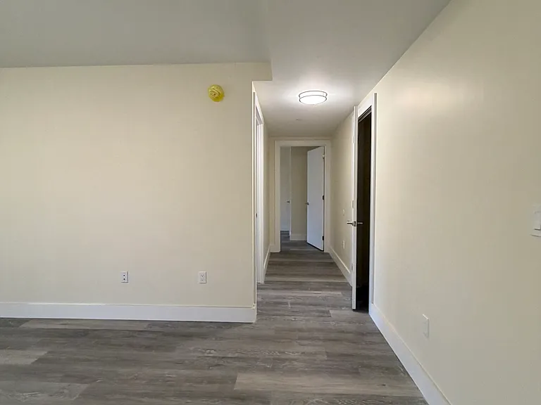 2512 Bronx Park E #B — Photo 8