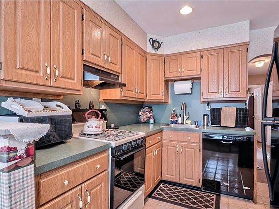2nd image of 84 Little Neck Pkwy #2