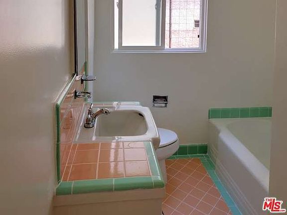 4th image of 1308 Havenhurst Dr APT 8