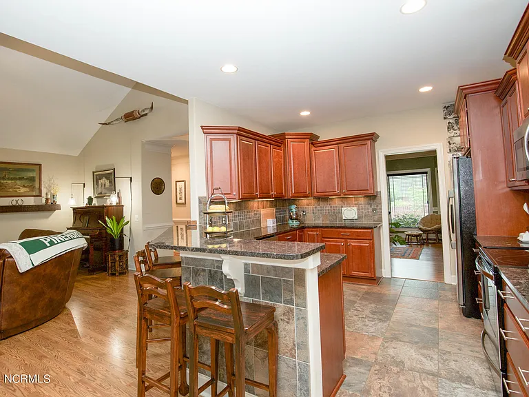 237 Rothbury Dr — Photo 16
