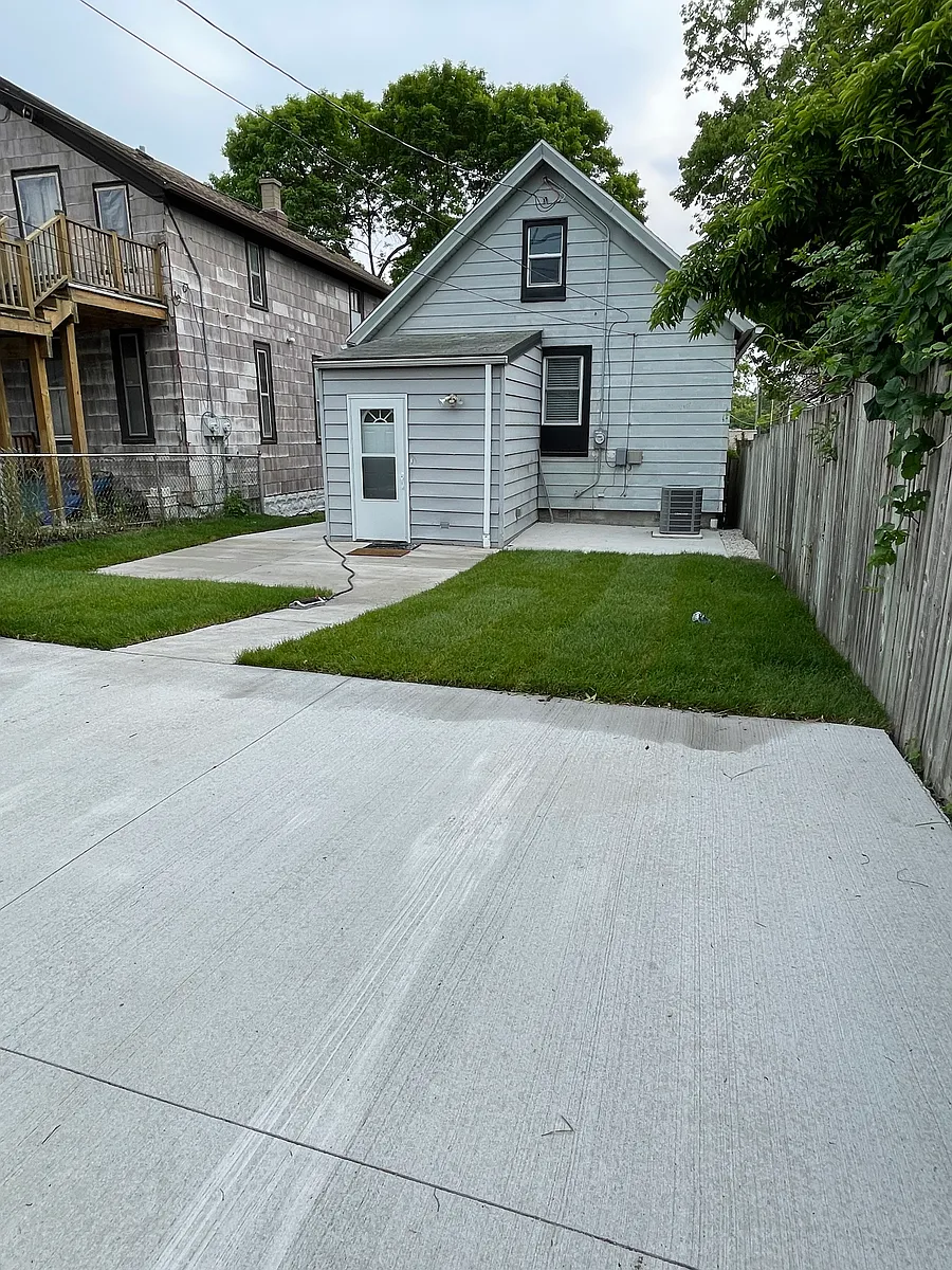 parking, patio, backyard, & back entrance - 2216 S Austin St