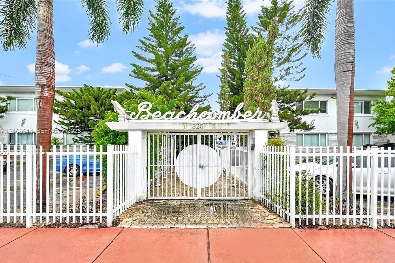 Beachcomber Of Nobe Condo — Photo 1