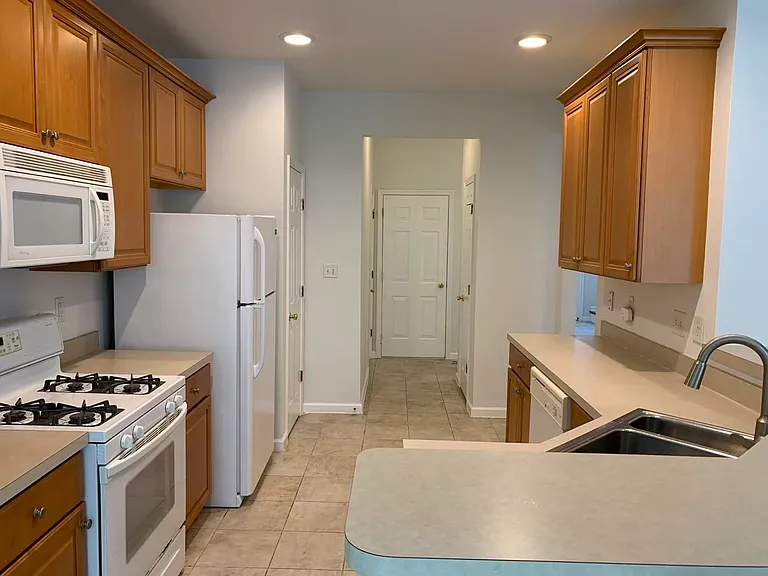 47 Hoover Ave — Photo 6