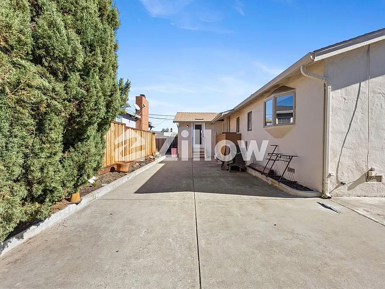19695 Bernal St — Photo 17