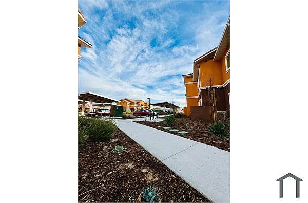 Building Photo - 400 Mojave View Ave #E201
