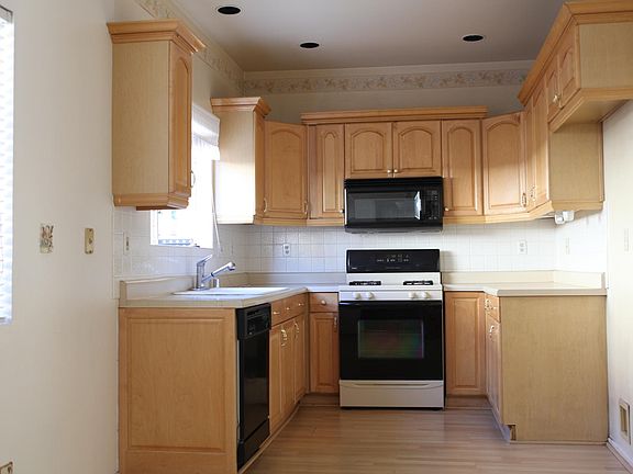 3rd image of 11047 Ferina St