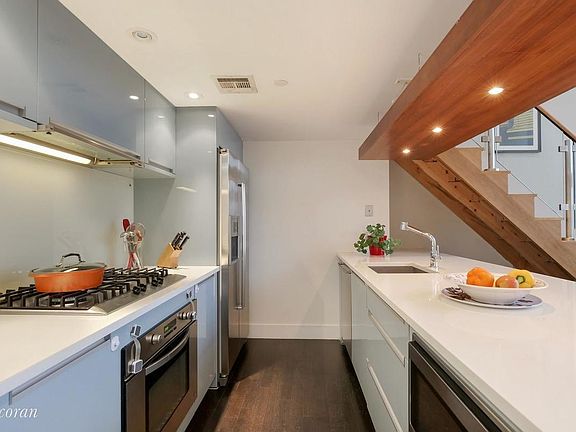 4th image of 361 Carroll St #2D