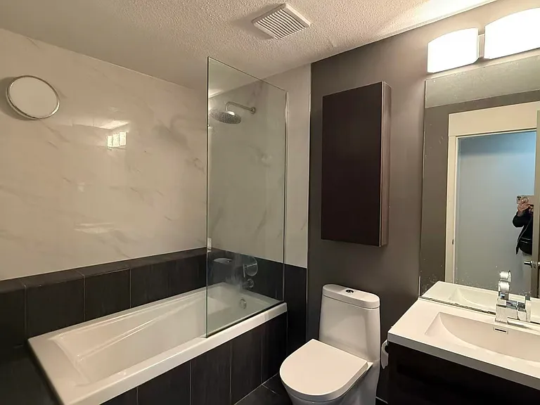 985 W 10th Ave #101 — Photo 12