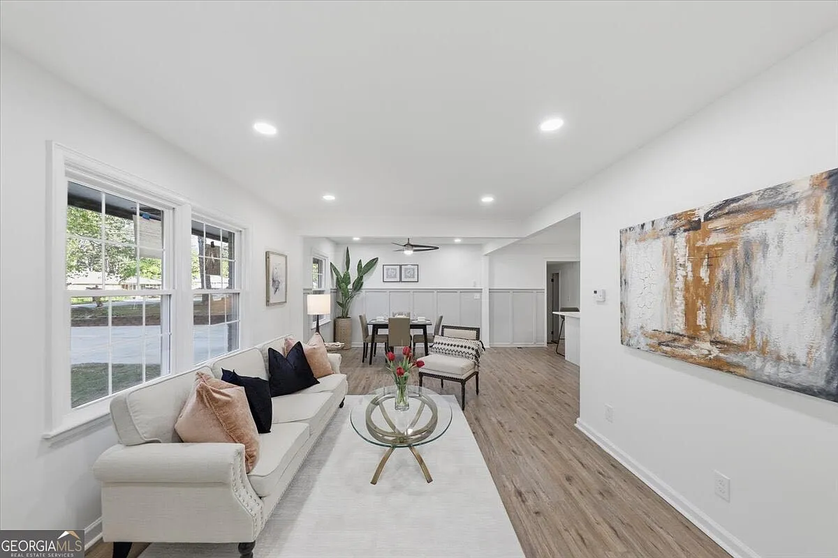4 bed, 2.5 bath, 1850 sqft, $2,100 — Photo 2