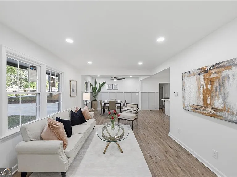 2082 Rosewood Rd — Photo 3