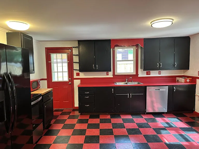 1035 Upper Brush Creek Rd — Photo 3
