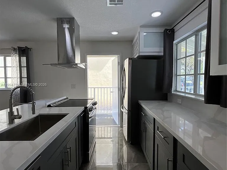 435 NW 19th Ln — Photo 14