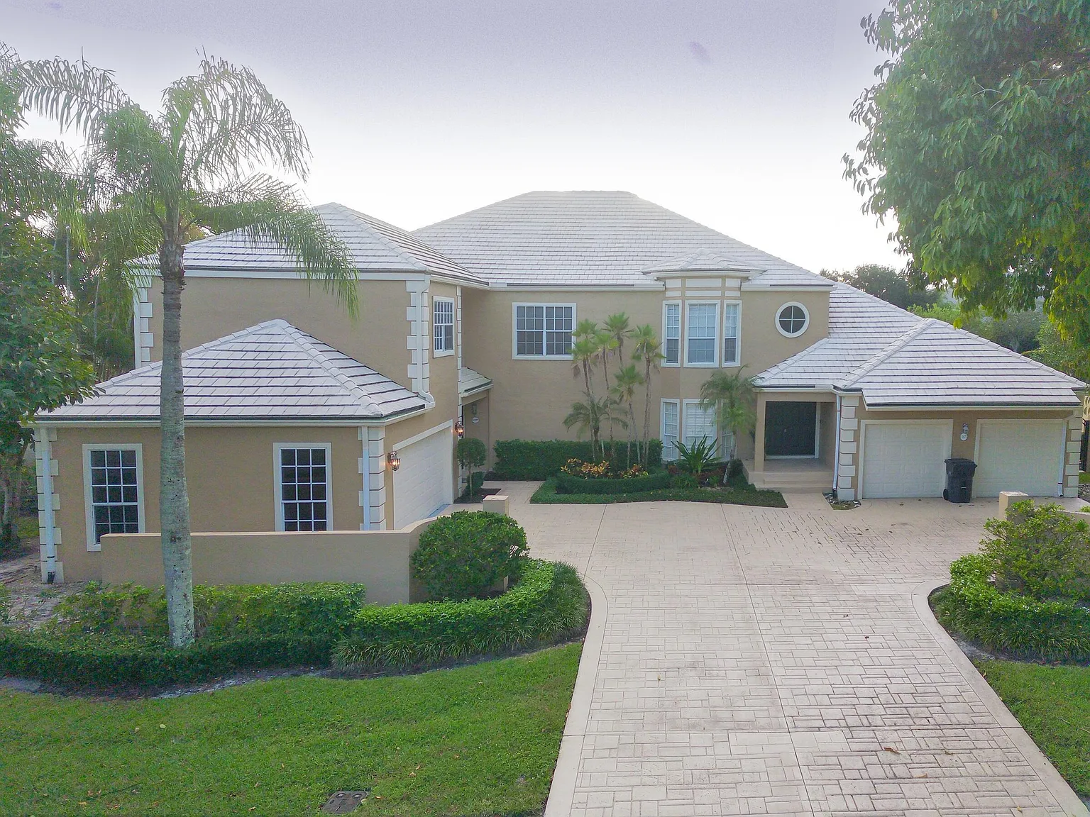 4 bed, 3.5 bath, 2401 sqft, $13,500 — Photo 1