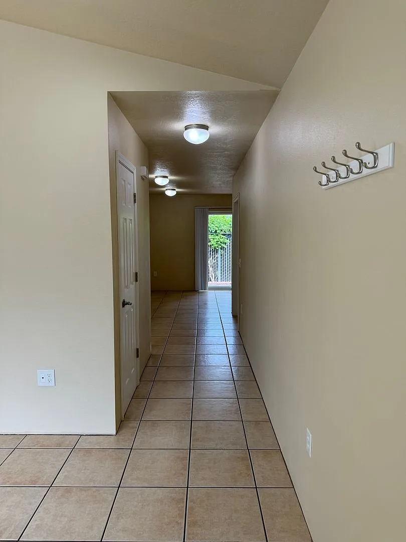 2 bedroom 2 bathroom duplex in Springfield! — Photo 4