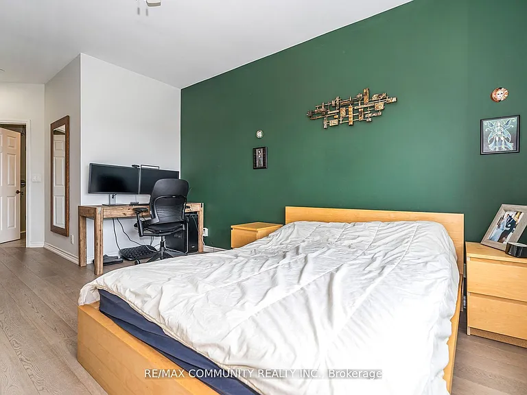 980 Yonge St #513 — Photo 25