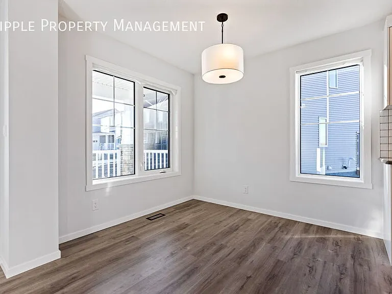 1055 Southwinds Grn SW — Photo 4