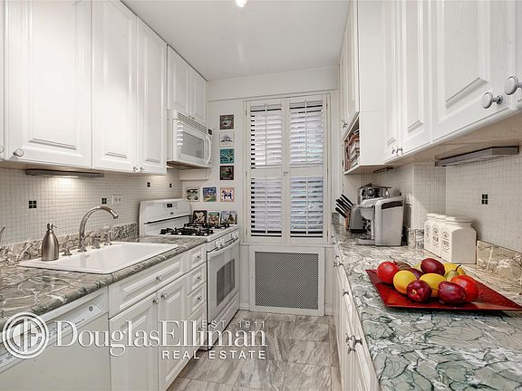 4th image of 200 E 36th St APT 3G